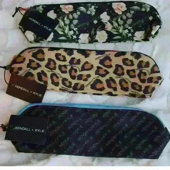 Kendall & Kylie Jenner Kardashian Zip Pouch makeup bag new with tags three piece - Picture 3 of 16